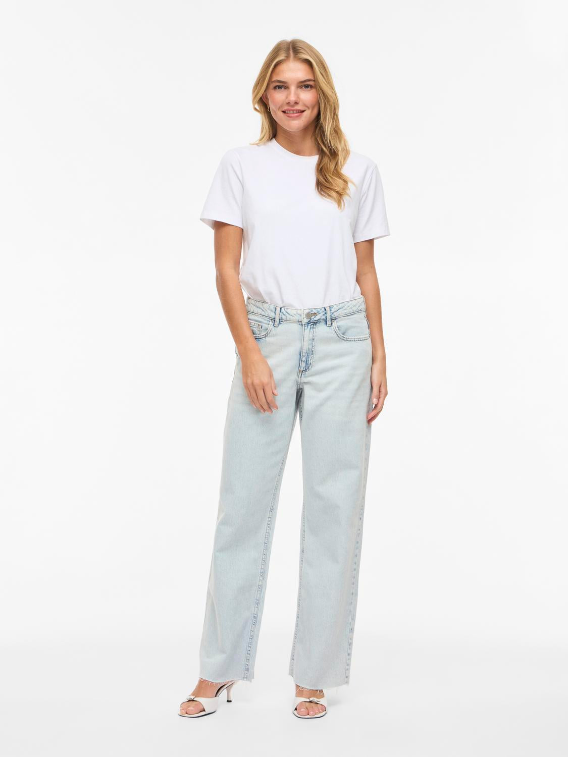 model_shot-front_full